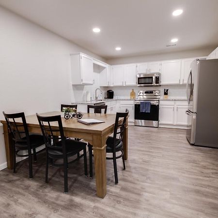 Trailside Townhouse - Close To Downtown & Bike Trails Bentonville Eksteriør bilde