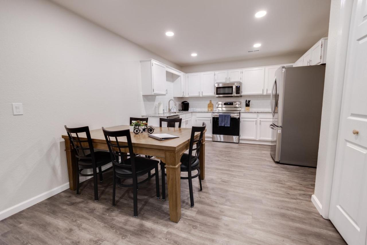 Trailside Townhouse - Close To Downtown & Bike Trails Bentonville Eksteriør bilde